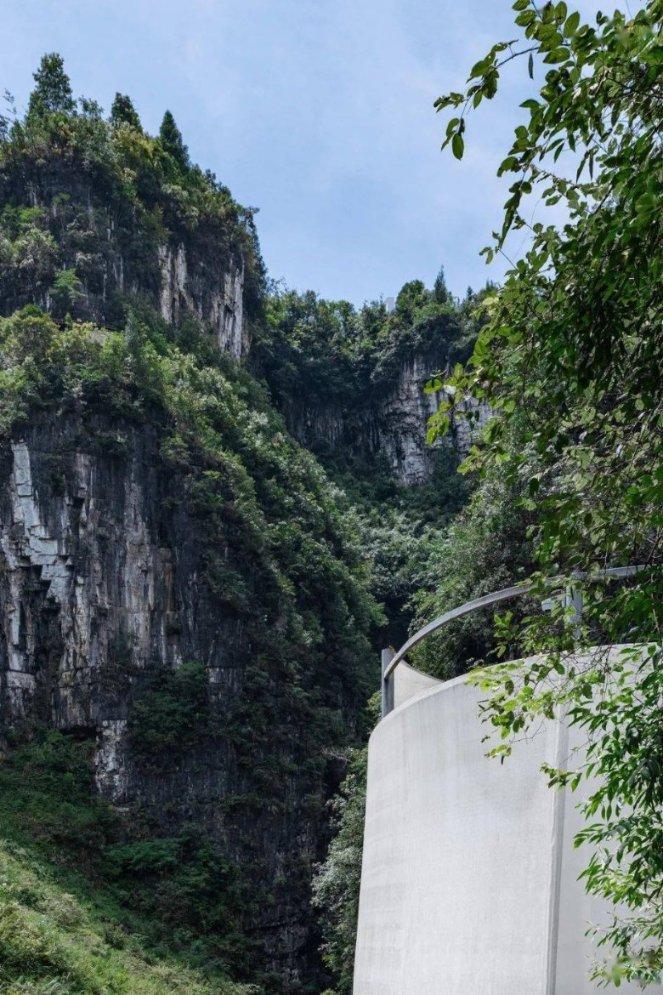 鹰潭城发转让鹰潭宏基建材30%股权，底价1552万元